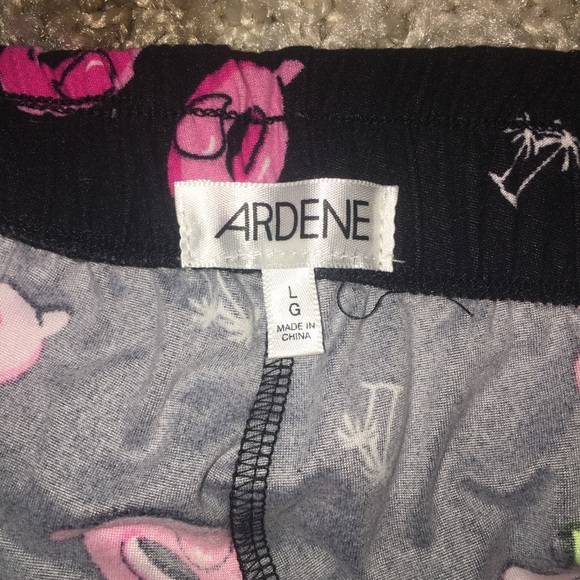 Woman shorts - Picture 3 of 3